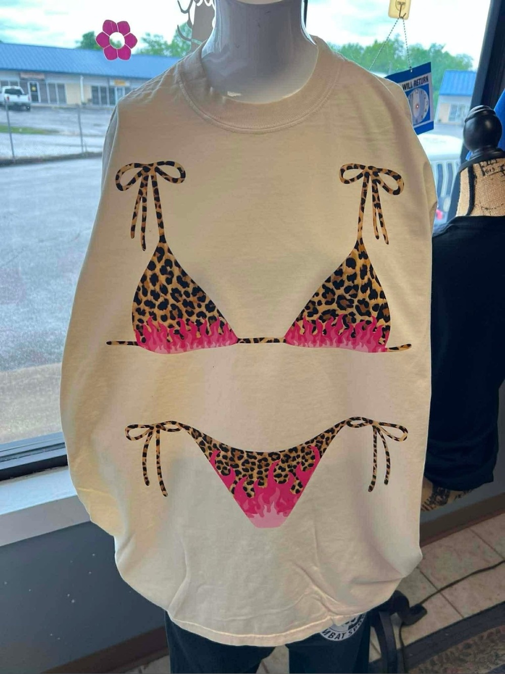 Brand new unisex T-shirt comfort colors bikini cream